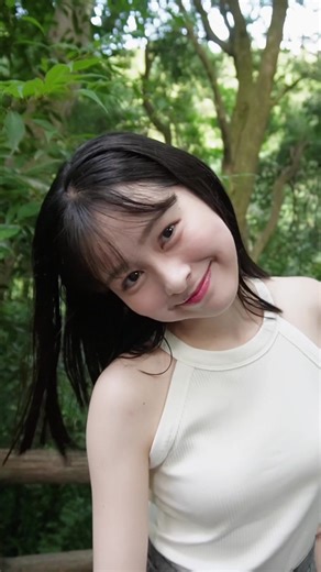 Exploring a Lush Forest Oasis: A Scenic Walk