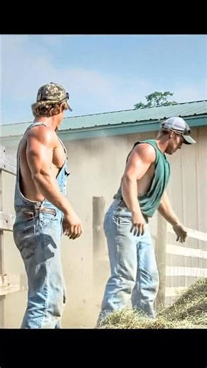 Stackin them hay 🌾 | country life | rural work | unloading hay