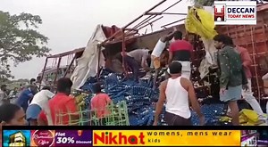 A mini lorry loaded with #eggs, #overturned in #RoadAccident after collides with lorry, at #Kodimial area in #Jagtial dist in #Telangana. A crowd gathered as soon as the vehicle turned over, grabbed the eggs with trays & left the spot. No body bothers about injured. #looting | Deccan Today News