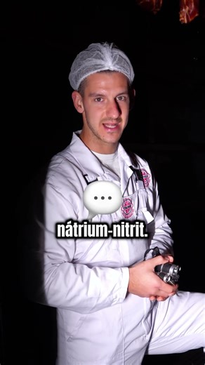 Itt az ősz, itt a füstölt hús szezon! 🍂🍖 Nálunk a gyönyörű piros színt nem a nitrit adja!