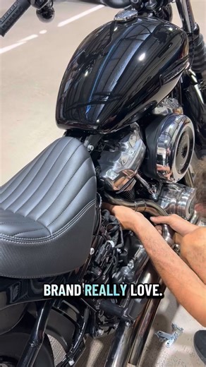 Rollies Speed Shop on Instagram: "Today we had a brand new 2025 Street Bob come through the workshop needing a bit of extra noise.⁠ ⁠ The Best Solution? A Sharpe Curve Radius Exhaust from Freedom Performance Exhaust. (These are LOUD)⁠ ⁠ Ripping off that heavy, choked-up stock system drops some weight straight away.⁠ Then Freedom's 3-step header goes on to provide more punch, more response, and that classic Harley loping lump we all love. The kind that turns heads before you’ve even hit the end o
