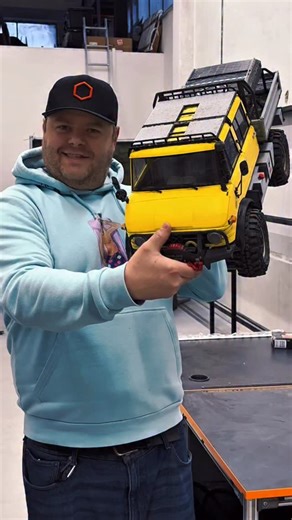 Prusa Guy on Instagram: "The guys from 3d sets brought me their latest creation to show me, a 3d printed RC car 😍👌. It is again incredibly elaborate like every one of their cars and it is unbelievable considering its size that it is possible to print the entire car even on a @josefprusa Mini!!!! 😳 so if you also want to print this Mogster, it is available for purchase on the @3dsets website 😉🤙 #3d #3dprint #rccar #prusa #3dprinted 3dmodel prusa3d prusa3d collection collector rc car"