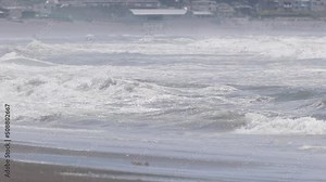 湘南の荒れた海、荒波