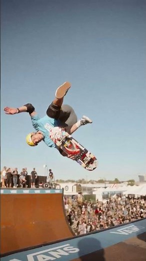 the ‪@vans‬ vert ramp bringing insane tricks 🛹 to make ur warped experience unforgettable 🖤