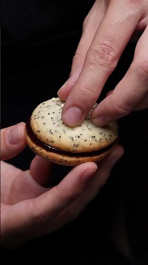 Poppy seed, jam and white chocolate cookies