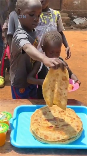 when the child eats #food #shorts