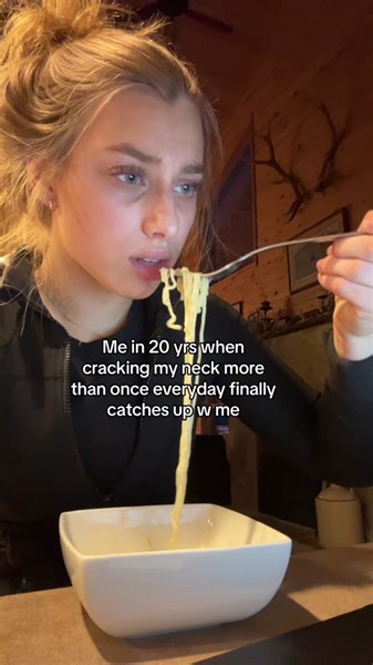 Be crackin it everytime it recharges #neckcrack #nochiropractorneeded #fyp