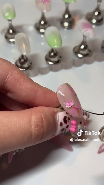 Loved recreating this set it gives such fairy garden vibes 🧚🏻‍♀️ original inspo from @oaklestudio @pure nail cafe #nails #pressonnails #customnails #nailsart #nailsartvideos #naildesigns #fyp #fypツ
