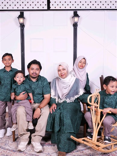 Korang dah book slot ke belum? Cepat lock tarikh anda sekarang! Jom shoot Raya di @bbshutter_studio Slot terhad tau! Slot Raya 2026 Studio Shoot kini telah dibuka! Tempah slot anda hari ini bersama kami di 013-312 1233! Jom ‘beraya together with us at @bbshutter_studio To those yang telah dapatkan slot anda, kami ucapkan ribuan terima kasih dan jumpa nanti! Especially to those yang dah bersama-sama kami bagi tahun ke-4 ini!!! We love you!!! See ya!!!! 😊 #rumahkampungdalamstudio #bbshutterproduc