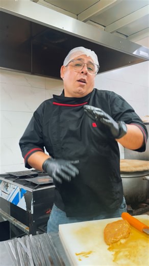 ‎چلوبازاری رئوف | بازار تهران‎ on Instagram‎: "وقتی جوجه‌ها رو سیخ کردی و کار دیگه نداری … 📍آدرس : بازارتهران میدان قیام کوچه ظروفچیان چلو بازاری رئوف 📞 ۰۹۱۹۵۳۳۲۰۰۷ ۳۳۵۱۶۹۸۸ #چلوبازاری#قیمه#قورمه"‎