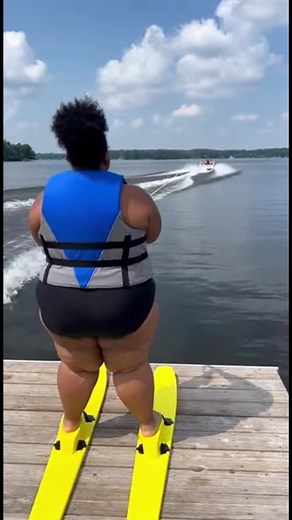 Tow Rope Chaos Leads to Unexpected Boating Fails