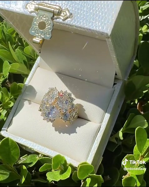 Lainey Wilson's Custom Engagement Ring Design Unveiled