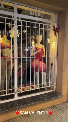 kika's | Lenceria | bikinis | Pijamas | Bodys | Corsets | Basics on Instagram: "Bienvenido san Valentín💘 Amamos febrero y el amourrr Tenemos varias opciones paras que puedas regalar o regalarte este 14❤️ 🔥 Conjuntitos de encaje bralette y armados, pack de less de encaje y bombis individuales, Camisolines, baby doll, set 3 piezas y arnés. 👉🏻Atenti, si queres hacer un hermoso presente y no sabes qué regalar, escribinos y te asesoramos 🫶🏻 👉🏻Si tan solo queres recibir algún regalo de Kika’s 