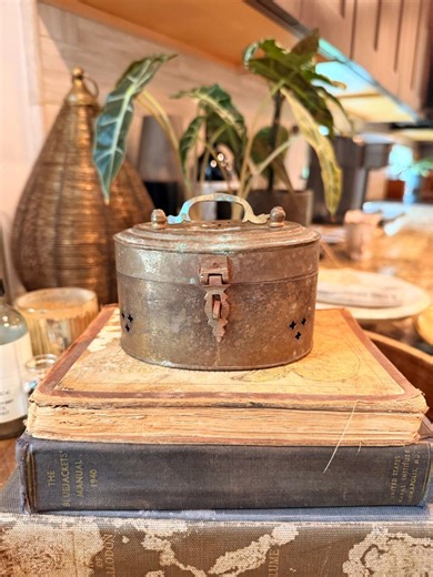 Vintage Metal Cricket Box | Rustic Bait Tin, Primitive Storage Container - Etsy UK