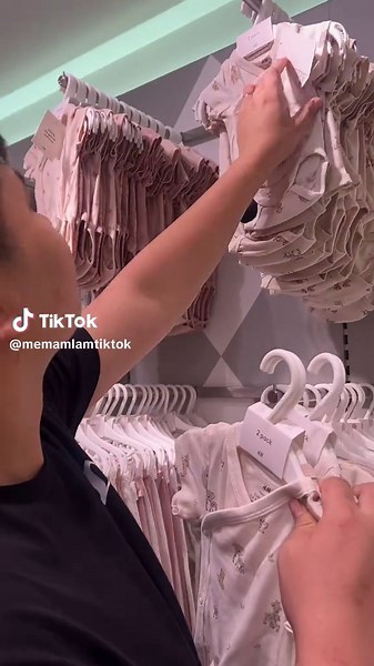H&M kids dsang sale nhiều mẫu rẻ mà xinh iu lắm các mom ơi. Tầm 99-150k một món là cũng mua được mà đúng ko mấy mom? #memam #hmkids #conyeu #ilovetiktok #viral