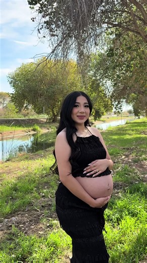 Stylish Maternity Shoot Outfit Inspiration