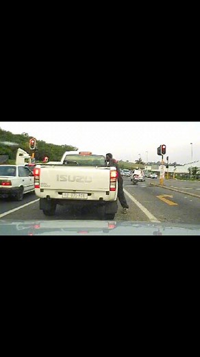 Beggar steals tool box from vehicle at robot in Phoenix, Durban - Add DUC on WhatsApp: 27 68 543 2155 | Dala U Crew