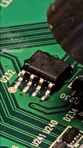 8-Pin SMD Chip Swap: Hot Air Precision Rework! ⚡
