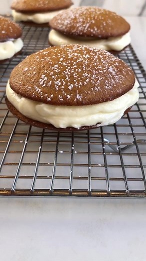Delicious Pumpkin Whoopie Pies Recipe