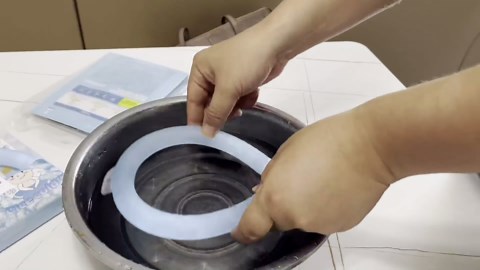 Neck Cooling Tube - Reusable Ice Neck Cooler Wraps, Wearable Body Cooling Gel Ice Packs for Summer Heat Relief, Hot Weather, Outdoor/Indoor Workers, Sports, Hot Flashes & Fever