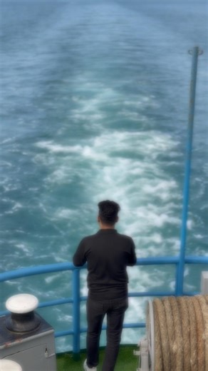 Lost in the blue path to Saint Martin's