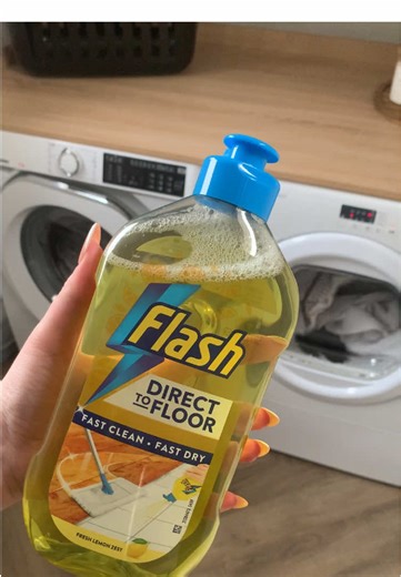 #ad Finally Tested Flash’s New Direct To Floor Cleaning Product I Was Kindly Gifted. I’m Obsessed! So Easy To Use And Smells So Fresh and Clean!! #gifted #flashcleaningproduct #flashmop #flash