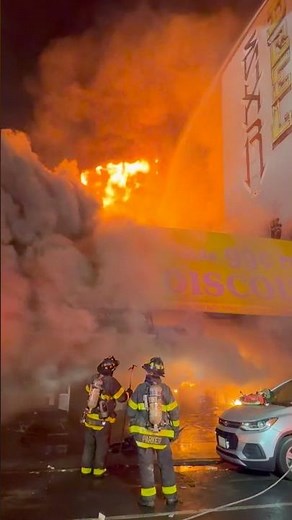 🔥BRONX INFERNO🔥FDNY Battles Huge Fire #fire #firefighter #hero #emergency #nyc #bravest #shorts