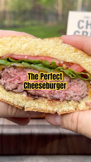 Classic Cheeseburger #Cheeseburger #Recipes #Grilling #Summer #Grilled #Beef #Burgers #Cheese