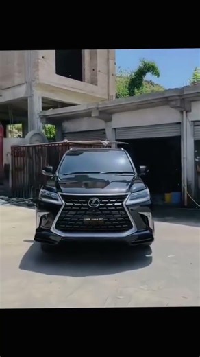black Lexus LX 570