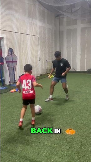⚽ 1A Soccer | Indoor Soccer Drills: Watch This Player's Quick Moves!