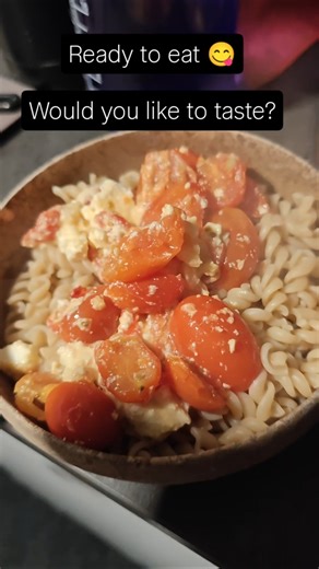 Cooking my favourite pasta in my tiny Arctic kitchen 🚐❄️