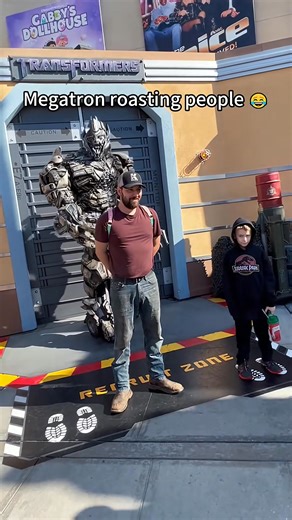 59K views · 1K reactions | Megatron Roasting People藍 #megatron #UniversalStudios #transformers #fypchallenge | Hountra | Facebook