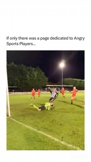 Sunday league penalty ends in brawl Hit like & follow @PlayersAngry for the football players on Instagram 👊 P.S don’t scroll our Reels unless you want to be addicted 🫵 #Sports #Sportstackles #Sportsmemes #Sportsfights | World of Away Days