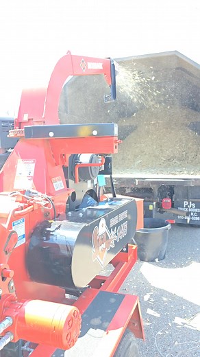 #TreeService #dailygrind #gettingthingsdone #eatingood #morbark #wood #woodchipper #woodchips #organic #business #beastmode #beast #trees #dayattheoffice #Colorado #lunchtime #powertools #machinery #lovemyjob #outdoors #laboroflove #treesurgeon #woodchopping #SafetyFirst #hydraulics #145hp | The Tree Barber LLC