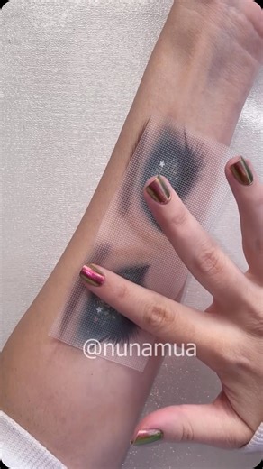 Nuna | Eye Makeup tutorials 💜 on Instagram: "Glitter removal with tape on arm is 👌👌Chef’s kiss Tbh the good thing about the arm makeup is that I can save these little tapes on some paper for memory or something 😭😂😂 #satisfyingmakeup #satisfyingvideo #makeupremoval #makeuplook"
