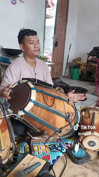 Kesenian Rampak Gendang Tanda Merah