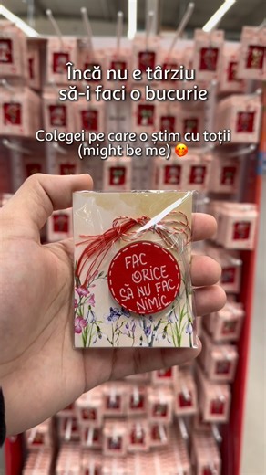 🎭 Mărțișoarele care spun exact ce gândești (dar cu zâmbetul pe buze)! De la colega care „își dă demisia” zilnic, la cea care întârzie mereu, avem mărțișorul potrivit pentru fiecare personalitate din birou. Vino să alegi cel mai fun mărțișor și să aduci un vibe bun în echipa ta! 🛒🤣 | Auchan
