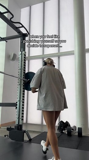 Whos brave enough to try this #quadsworkout #quadday #legsuperset | Abbiedennison