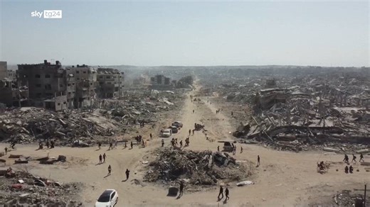Gaza, la devastazione della città nelle immagini del drone dopo la tregua