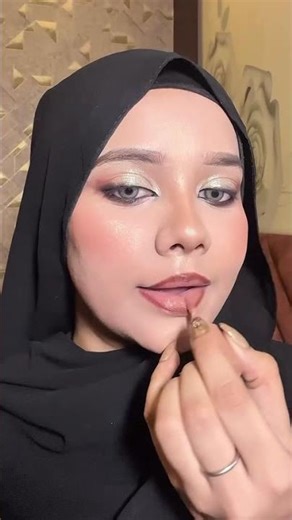 Lipstick tutorial#shortsfeed #makeup#lipcombo#wedding#indian#pakistani#shaadi #shorts#youtube