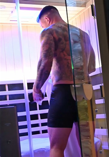 Mixing the hot & cold is the way to recover #fitness #gym #recovery #gymlife #fit @Fire and Ice Wellness