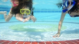 clip-17493796-mother-daughter-swim-underwater-pool
