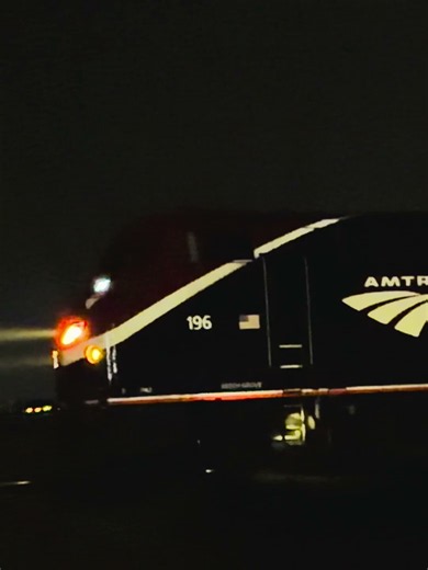 Amtrak 196 flashlight wave #flashlight #wave #railfan #trains #cool #ephrata #washington