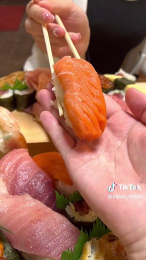 "Wakasazushi" Sushi restaurant where you can eat extra large pieces of...