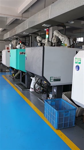 Injection Molding Workshop：Robots Make Frames Fast and Precise