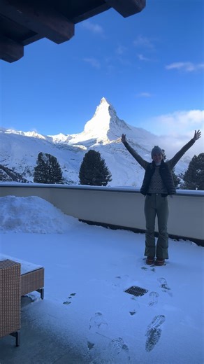 one more ski fit check on our balcony 😭😭😭😭😭 #zermatt #skiing #zermattmatterhorn #ootd #switzerland don’t sleep on @ROXY ski pants