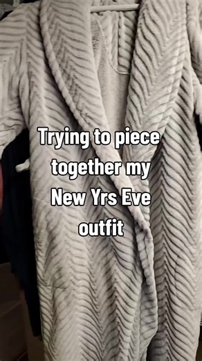 Cozy New Year's Eve Outfit Ideas for Homebodies