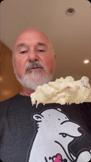 OSWALDTOUR on Instagram: "Seguimos con videos de Budín Inglés!. Lo importante es el@método para hacerlo que es común a ambas BUDIN INGLES DE FRUTAS SECAS MASA: 250 g manteca 220 g azúcar impalpable 40 g glucosa Ralladura de la piel de un limón y una naranja 100 g yemas (5 u.) 120 g huevos (2 u.) 1 cucharada esencia de vainilla 350 g harina 0000 15 g polvo de hornear 150 g pasas de uva remojadas en coñac 100 g frutas confitadas 200 g frutas secas 100 g cerezas Blanquear la manteca pomada con el a