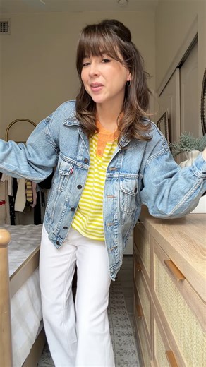 COMMENT “PETITE” for the exact outfit 🤍 Finding wide-leg jeans that actually work when you’re 5’2? Not easy. Most are too long. Too heavy. Or completely throw off proportions. These are true petite wide-leg jeans — the rise hits right, the length is right, and the silhouette feels modern without overwhelming my frame. This is how I style them: Striped tee (keeps it balanced) Denim jacket (structure) Neutral sandal (elongates the line) Petite doesn’t mean skipping trends. It just means choosing 