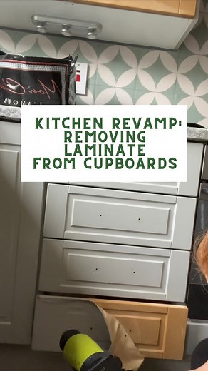 763K views · 5.5K reactions | ⚠️ WEAR GLOVES!! ⚠️ Next part of my kitchen revamp and it was removing the laminate from each cupboard. My heat gun broke half way through the job but I managed to buy a new one the next day. Just a minor hiccup! Everything else went well. Super satisfying getting that laminate off!  Have a lovely day ❤️ #kitchen #kitchendesign #kitchenrevamp #kitchendecor #kitchenupcycle #kitchendecor #kitchenremodel #revampedkitchen | The DIYist | Facebook